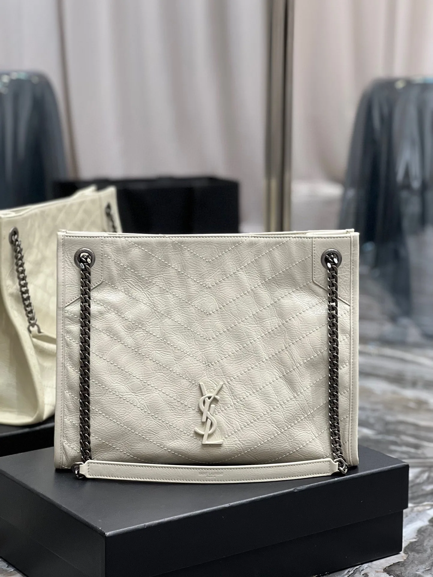 Saint Laurent Niki Shopping Medium Tote Bag / White Silver Hardware - Image 2