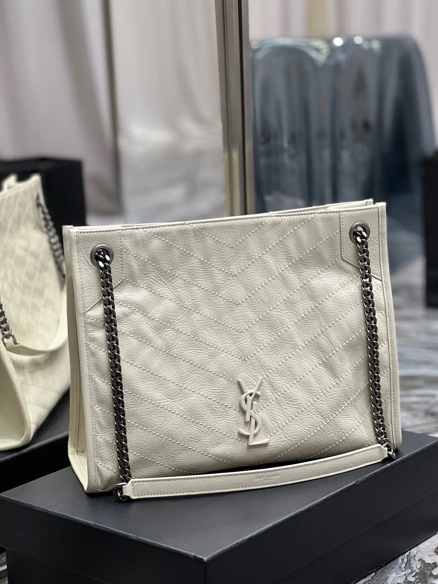 Saint Laurent Niki Shopping Medium Tote Bag / White Silver Hardware - Image 3