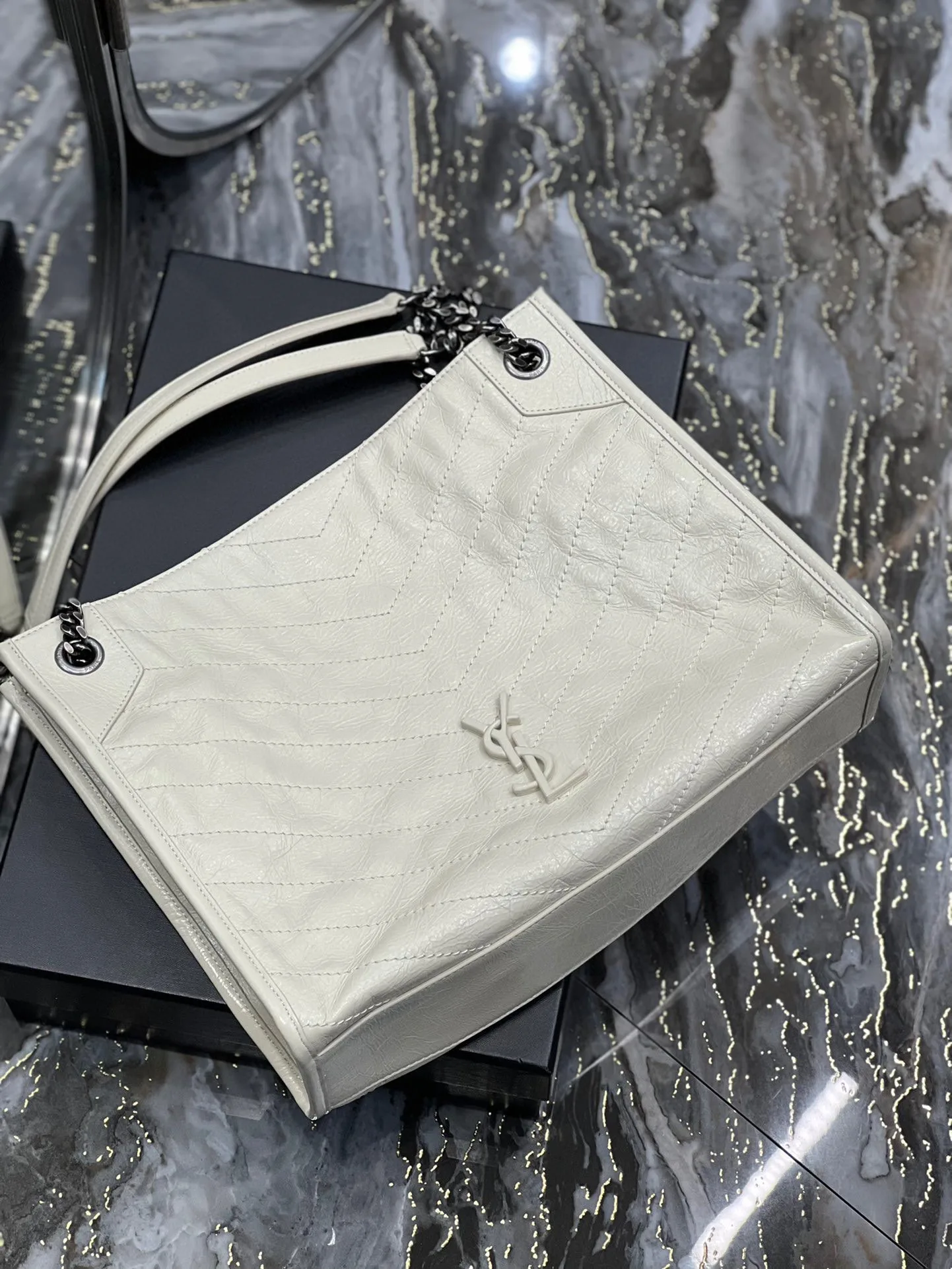 Saint Laurent Niki Shopping Medium Tote Bag / White Silver Hardware - Image 5