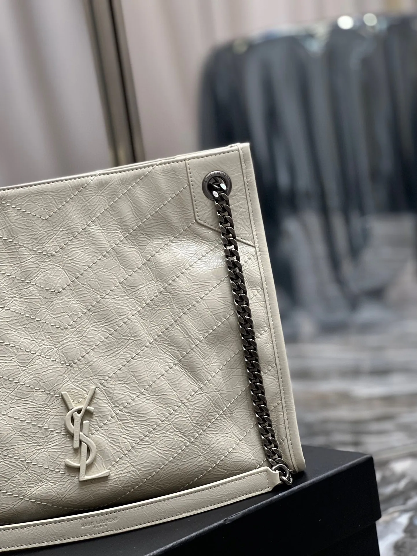 Saint Laurent Niki Shopping Medium Tote Bag / White Silver Hardware - Image 7