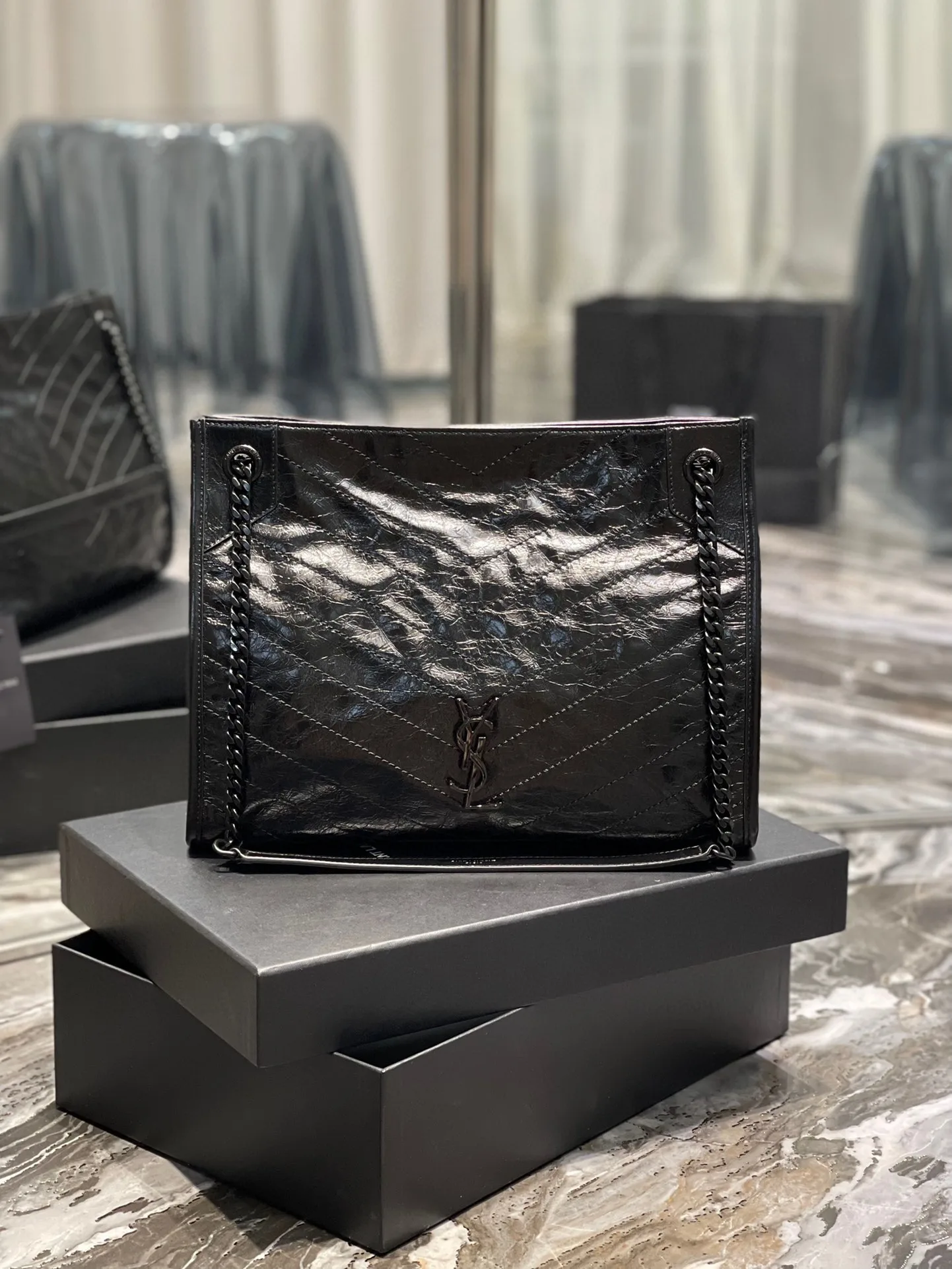 Saint Laurent Niki Shopping Medium Tote Bag / Black Silver Hardware - Image 3