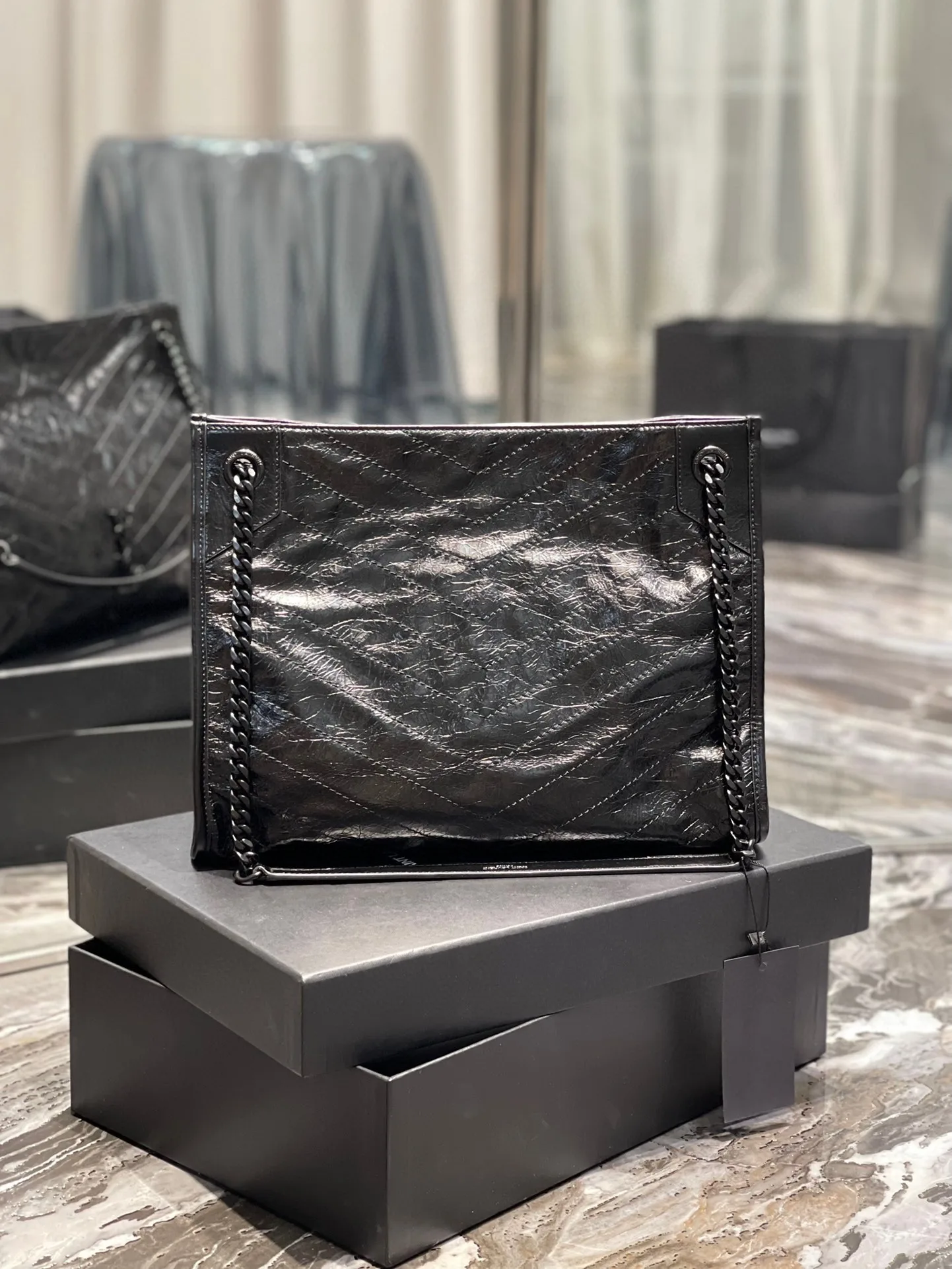 Saint Laurent Niki Shopping Medium Tote Bag / Black Silver Hardware - Image 7