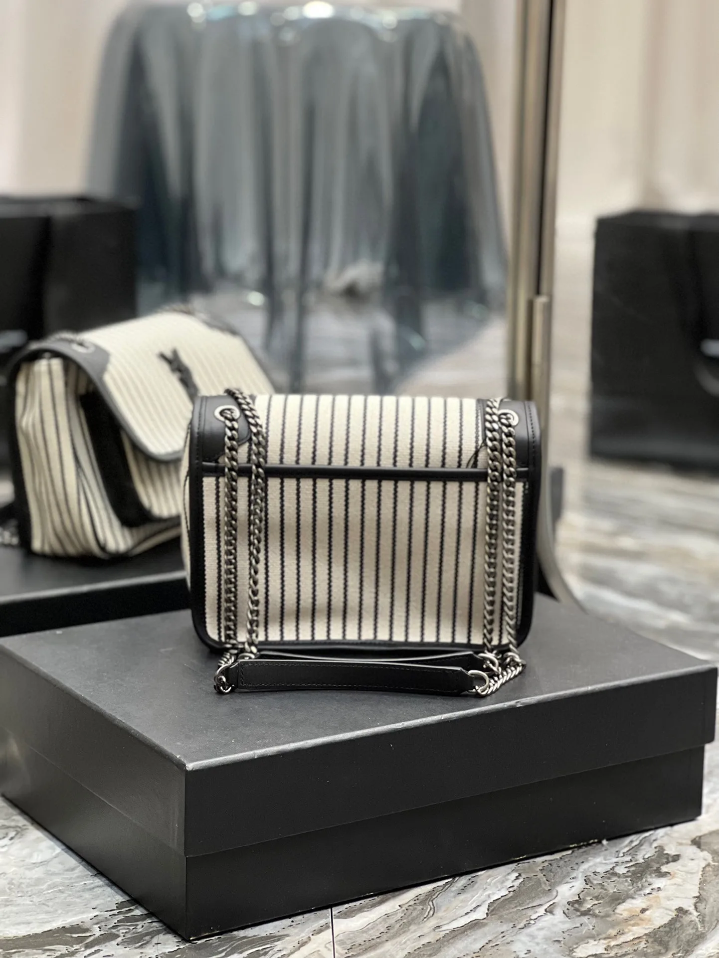 Niki Small Bag White / - Image 9