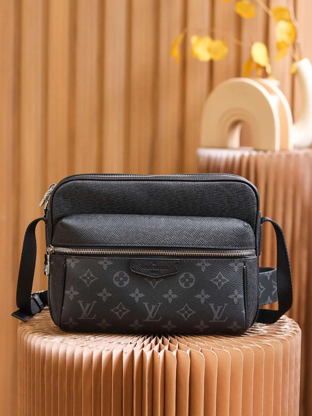Louis Vuitton Outdoor Messenger Bag Black / - Image 6
