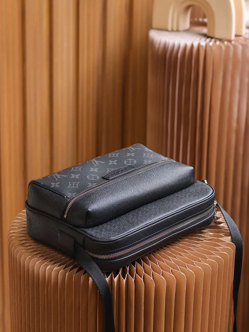 Louis Vuitton Outdoor Messenger Bag Black / - Image 7