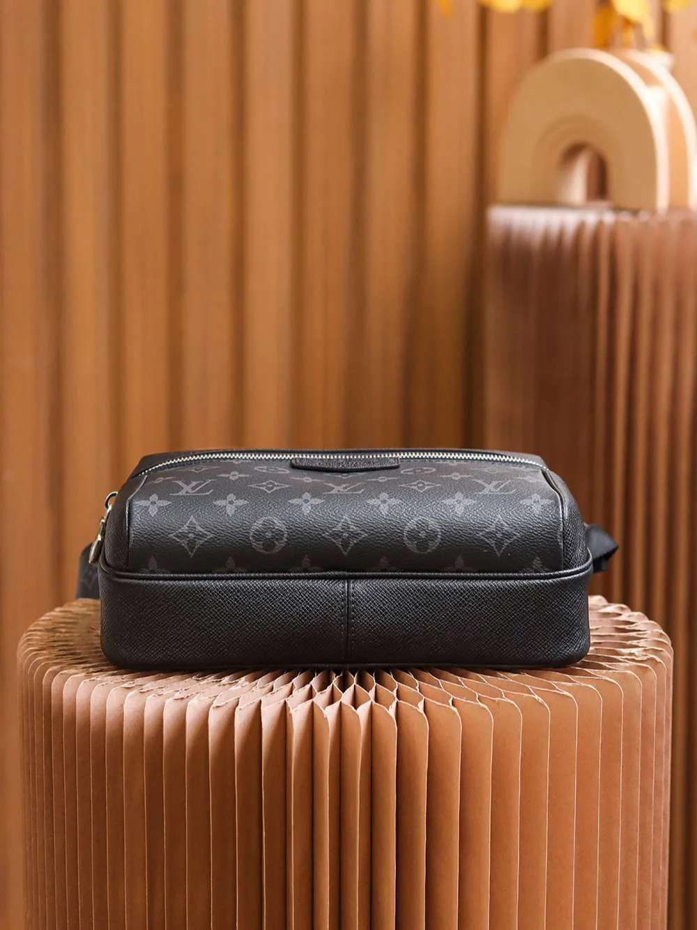 Louis Vuitton Outdoor Messenger Bag Black / - Image 8