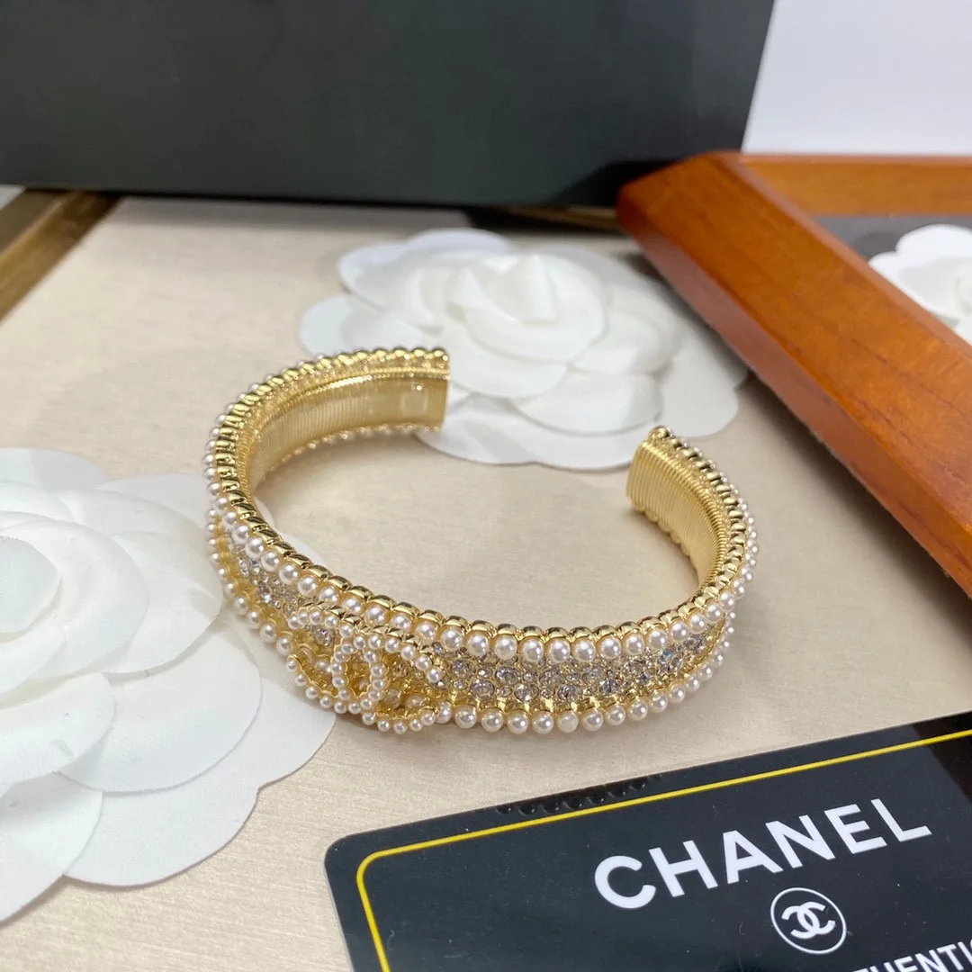 Alternative view of Chanel Pearls Bracelet Gold