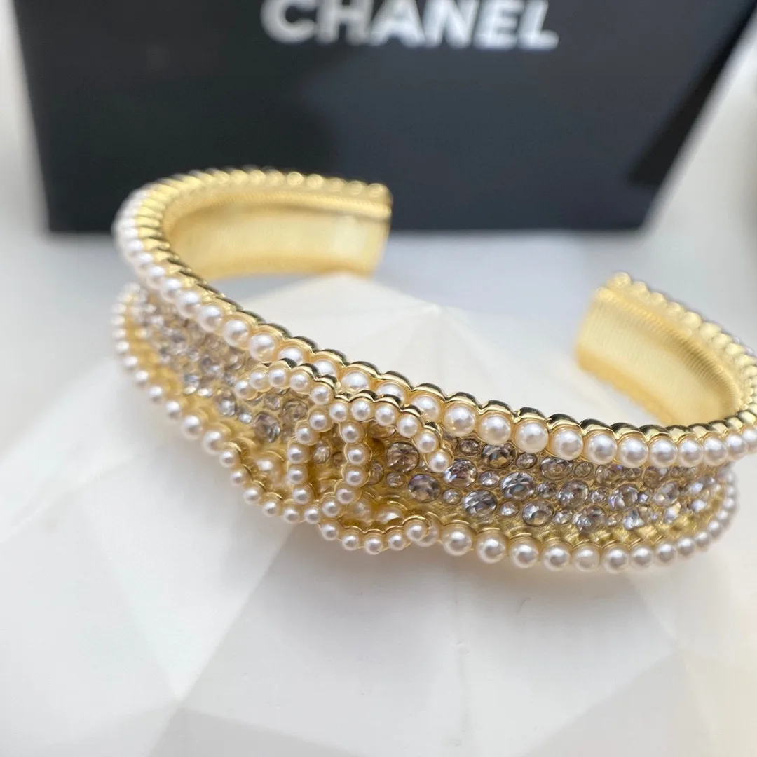 Chanel Pearls Bracelet Gold - Image 6