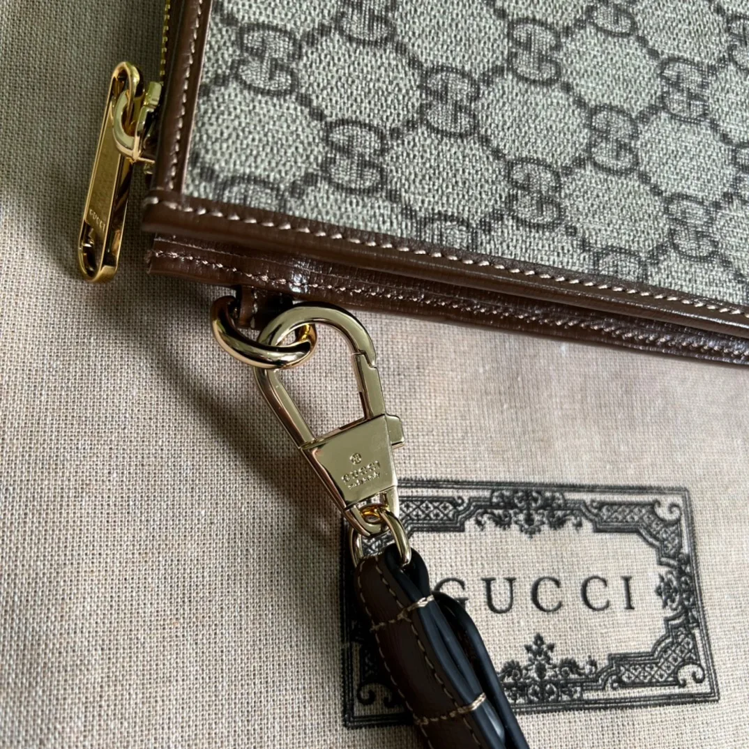 Alternative view of Pouch With Interlocking G Brown /