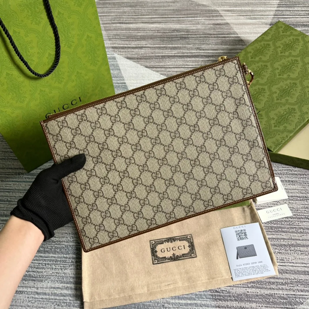 Alternative view of Pouch With Interlocking G Brown /