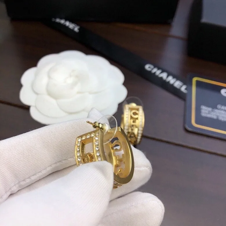 Chanel Round Earrings Gold - Image 7