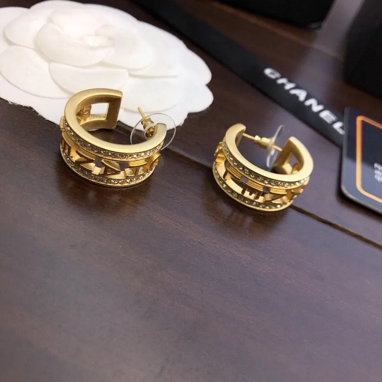 Chanel Round Earrings Gold - Image 8