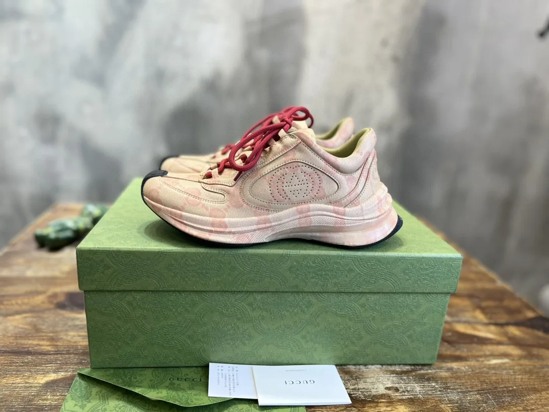 Alternative view of Gucci Run Sneaker Beige
