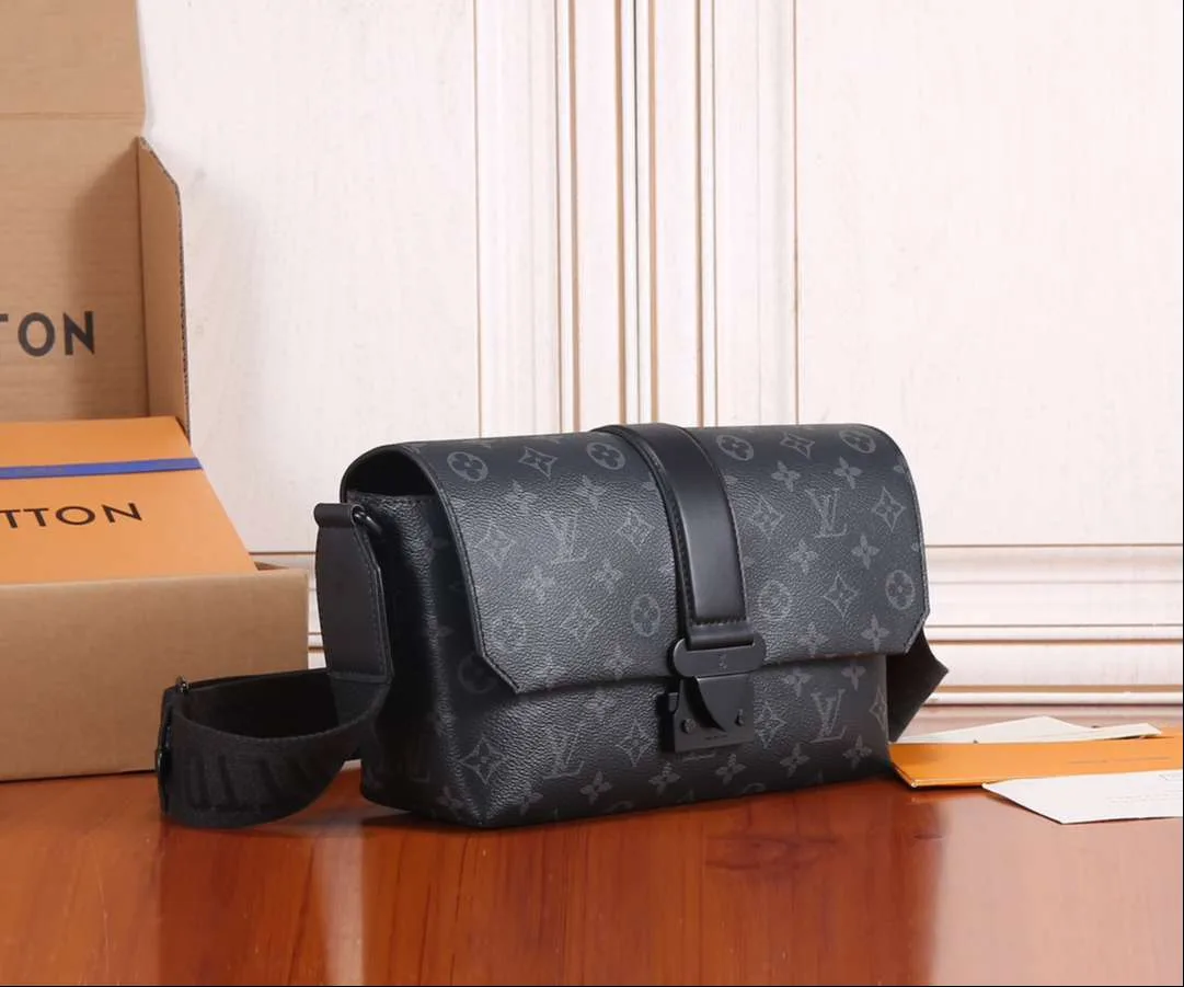 Louis Vuitton S-Cape Messenger Black / - Image 6