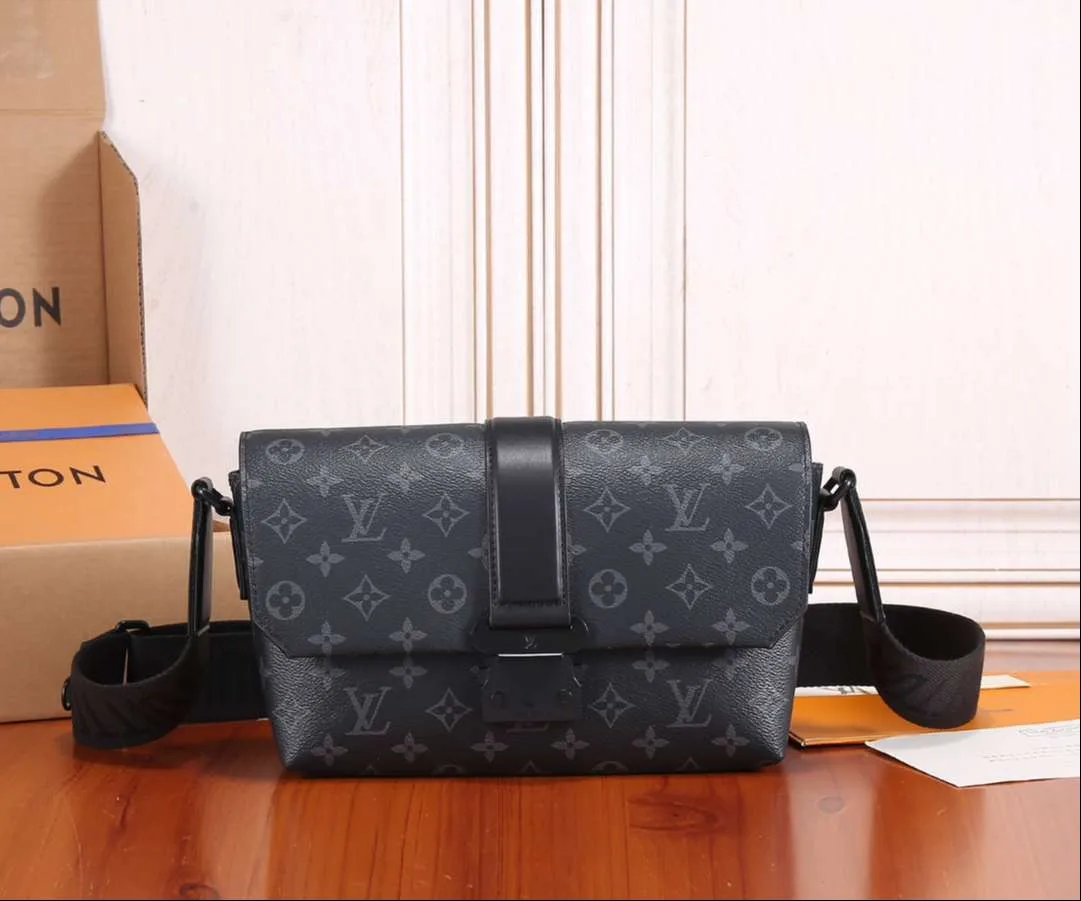 Louis Vuitton S-Cape Messenger Black / - Image 4
