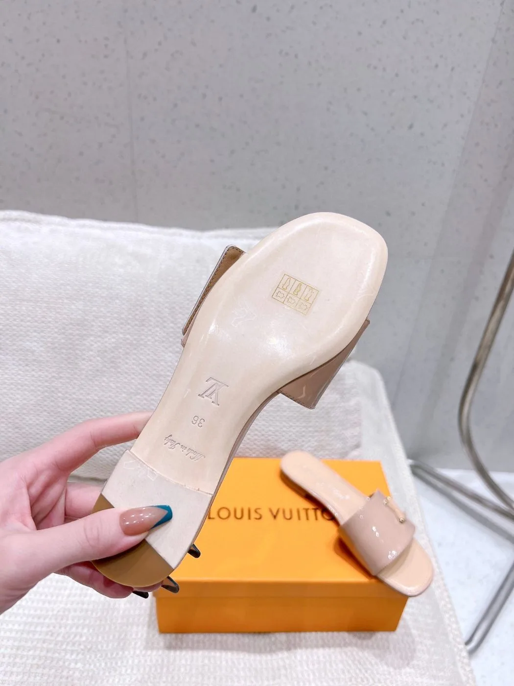 Louis Vuitton Shake Flat Mule Beige - Image 4