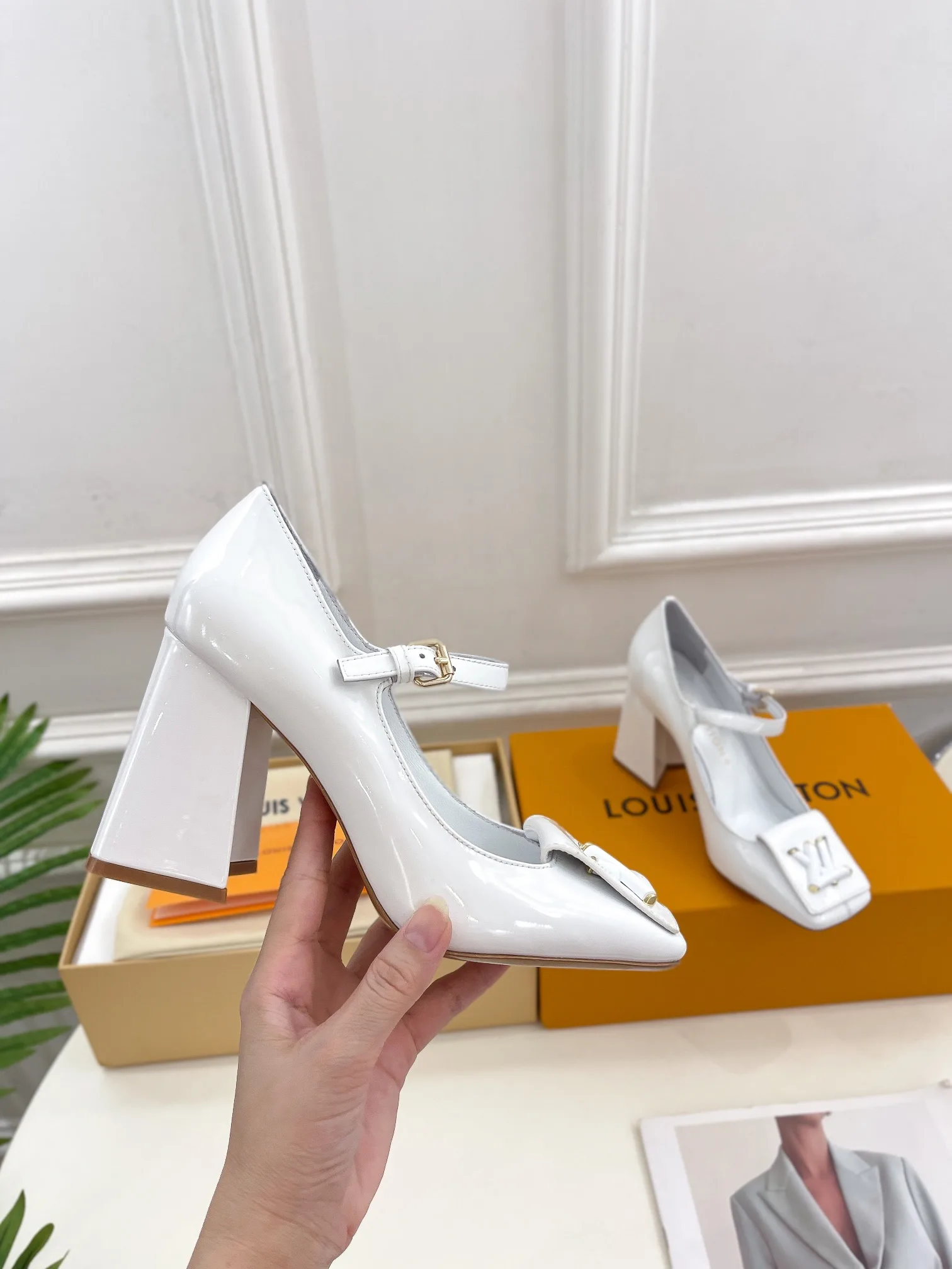 Alternative view of Louis Vuitton Shake Pump White / 2.2-inch