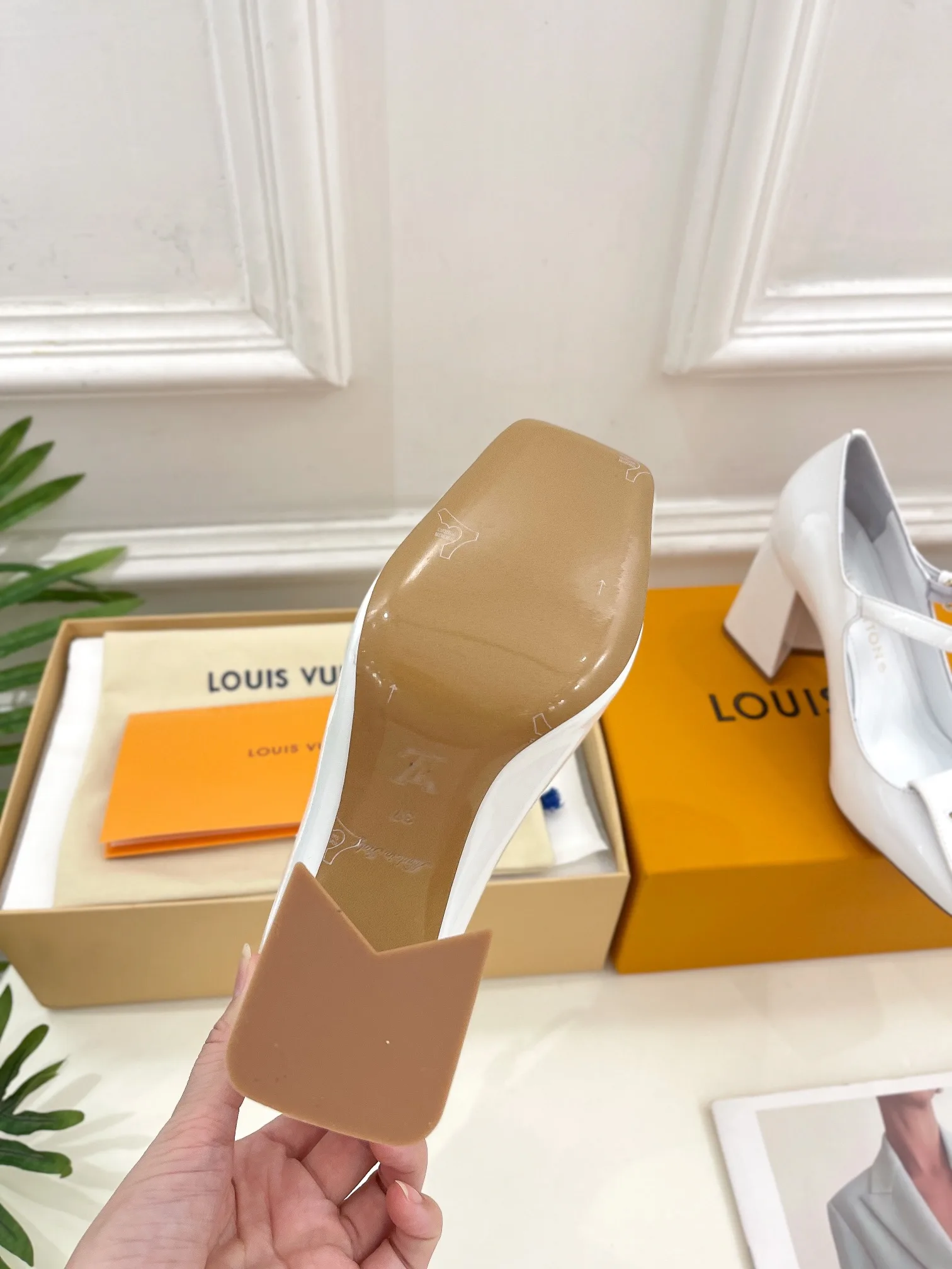 Louis Vuitton Shake Pump White / 2.2-inch - Image 10