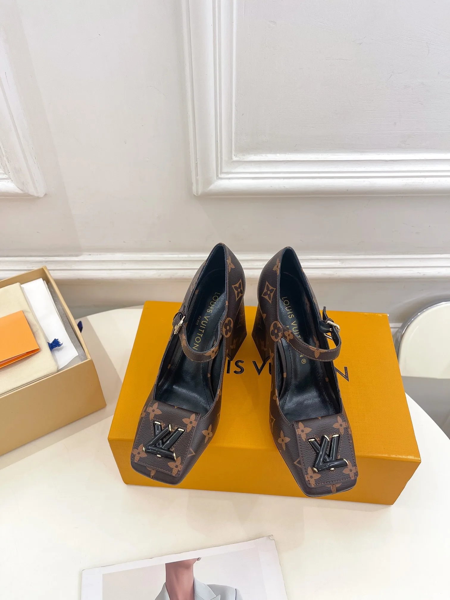 Louis Vuitton Pump Brown 9.5/ - Image 4