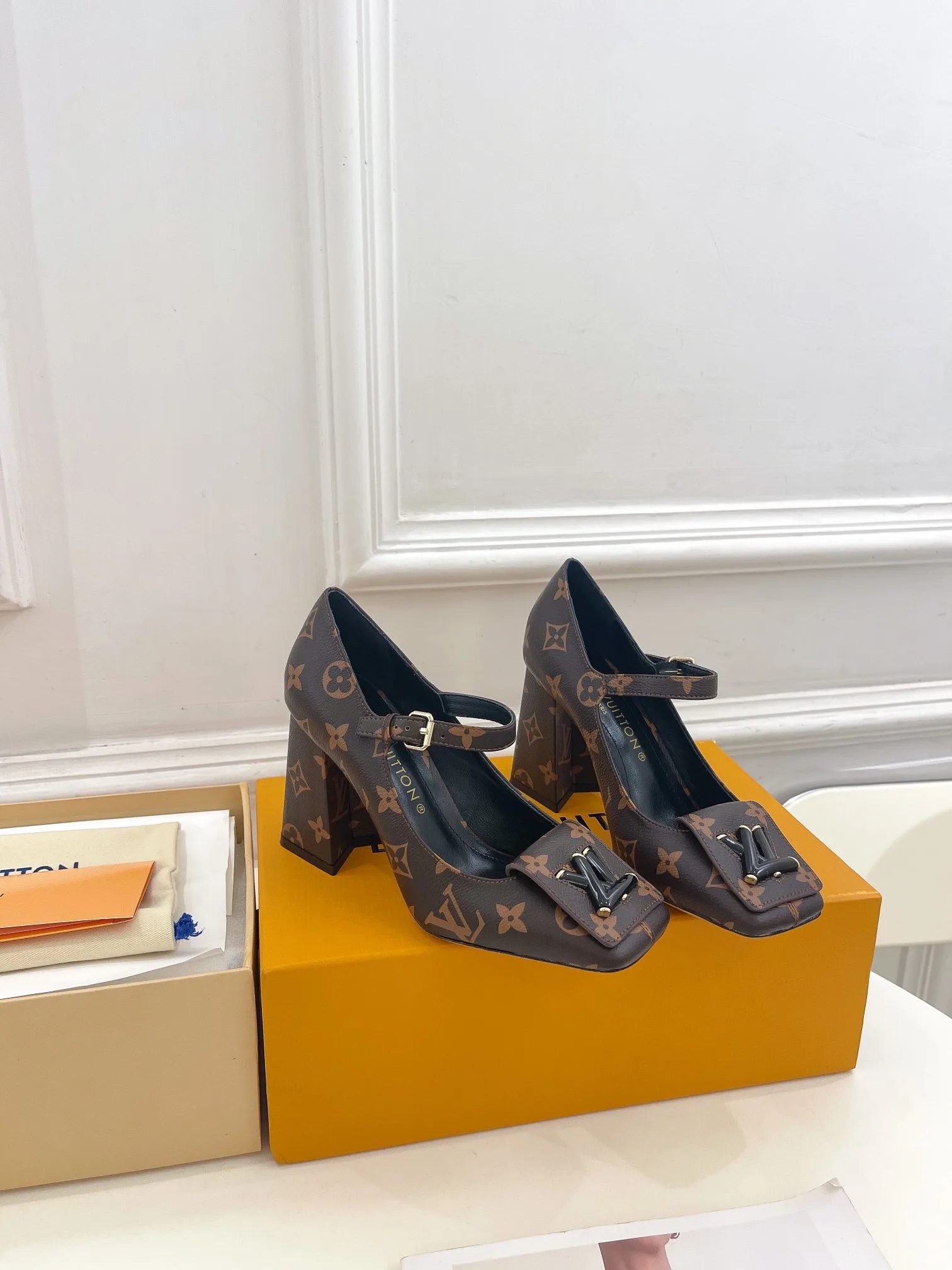 Louis Vuitton Pump Brown 9.5/ - Image 5
