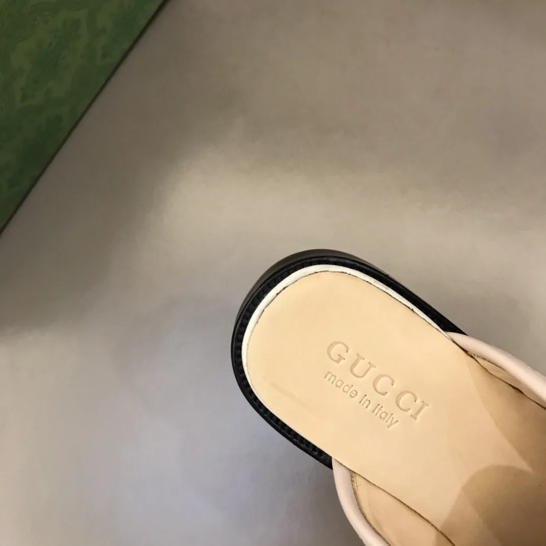 Gucci Slipper With Interlocking G Beige - Image 10