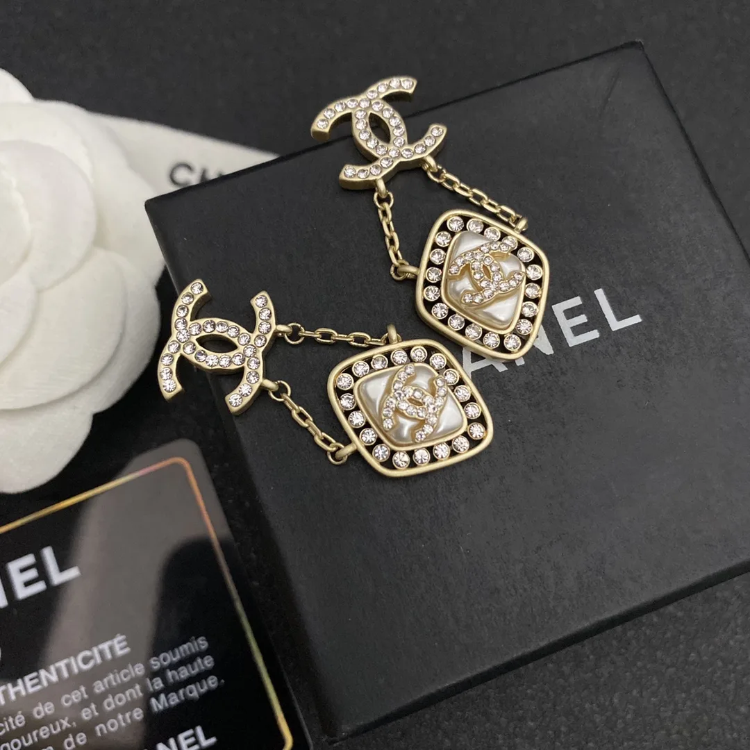 Chanel Small Twinkle Stone Border Rhombus Earrings Gold Tone - Image 5