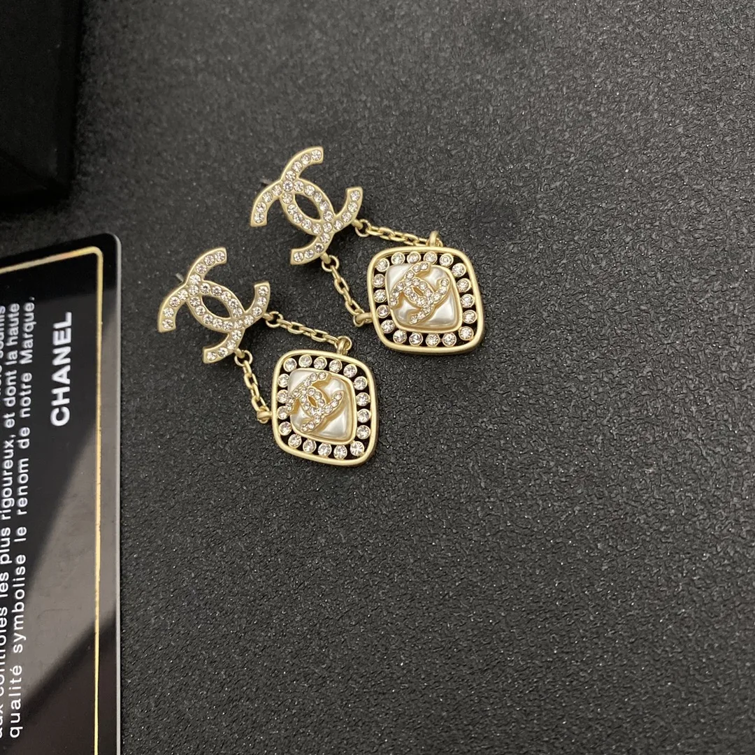 Chanel Small Twinkle Stone Border Rhombus Earrings Gold Tone - Image 3