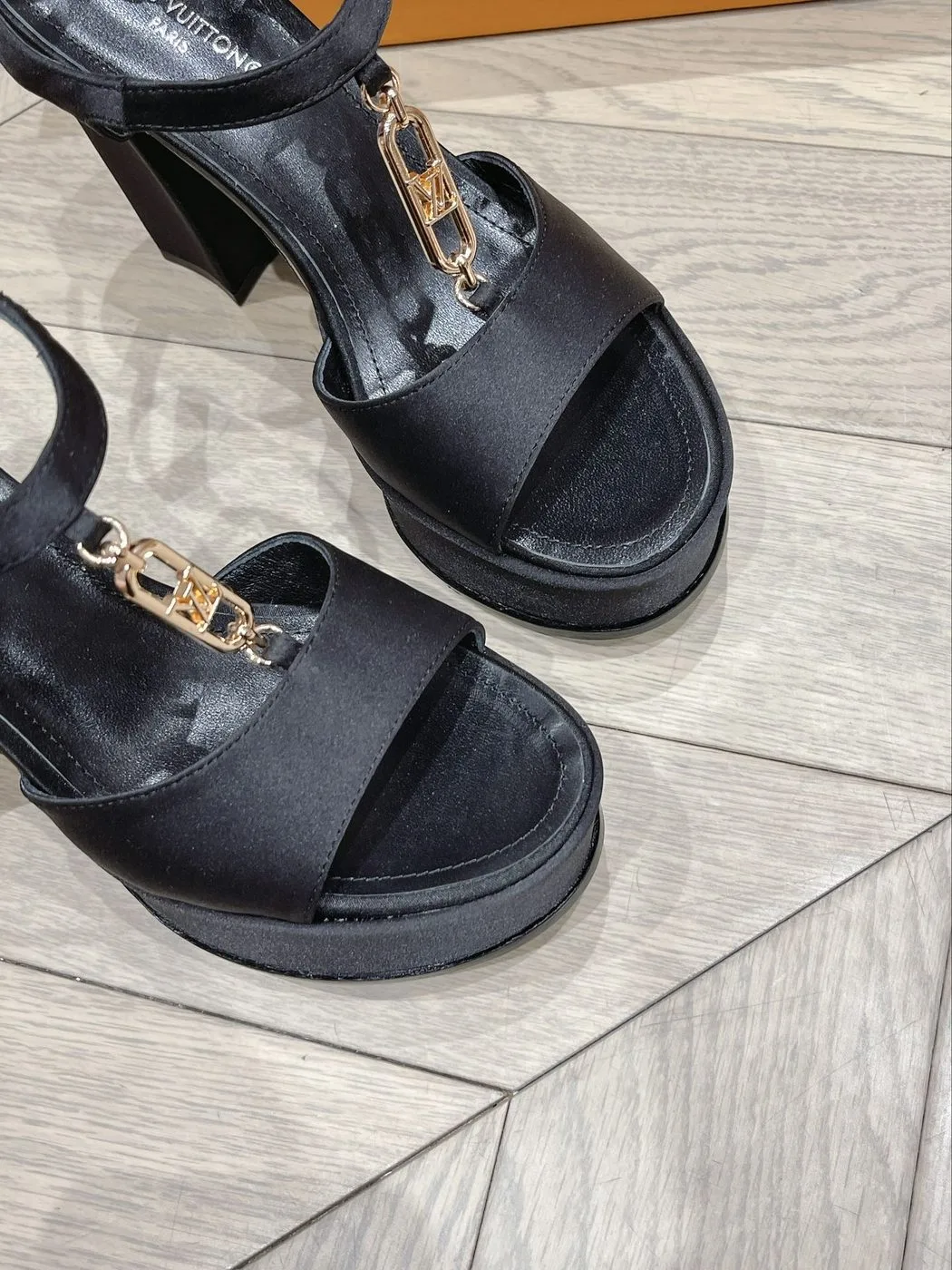 Louis Vuitton Sparkle Sandal Black - Image 9