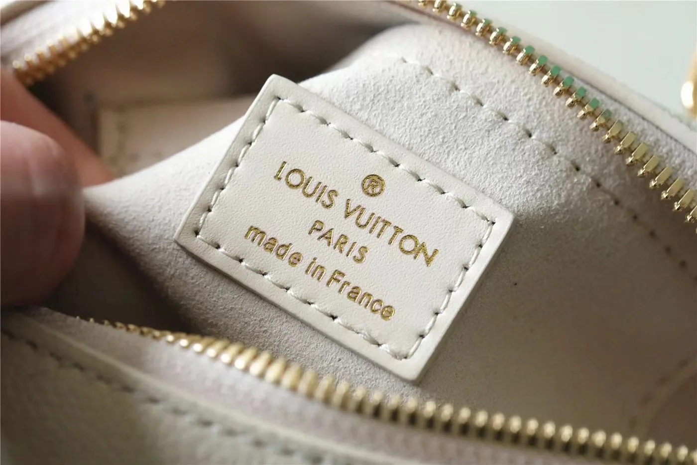 Alternative view of Louis Vuitton Speedy Bandouliere 20 White /