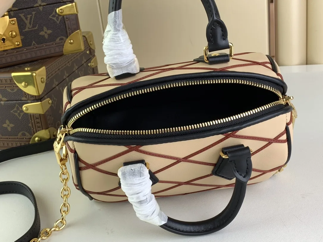 Louis Vuitton Speedy Bandouliere 20 Top Handle Bag / Beige/ Red Gold Hardware - Image 5