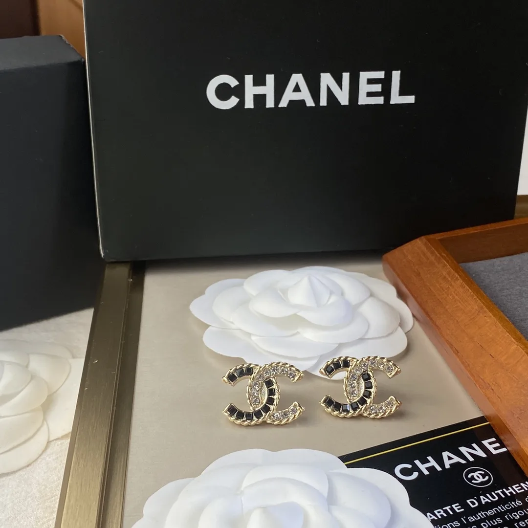 Alternative view of Chanel Spring Earrings Gold