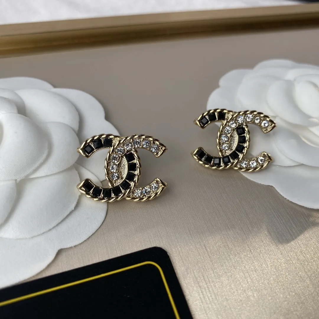 Chanel Spring Earrings Gold - Image 3
