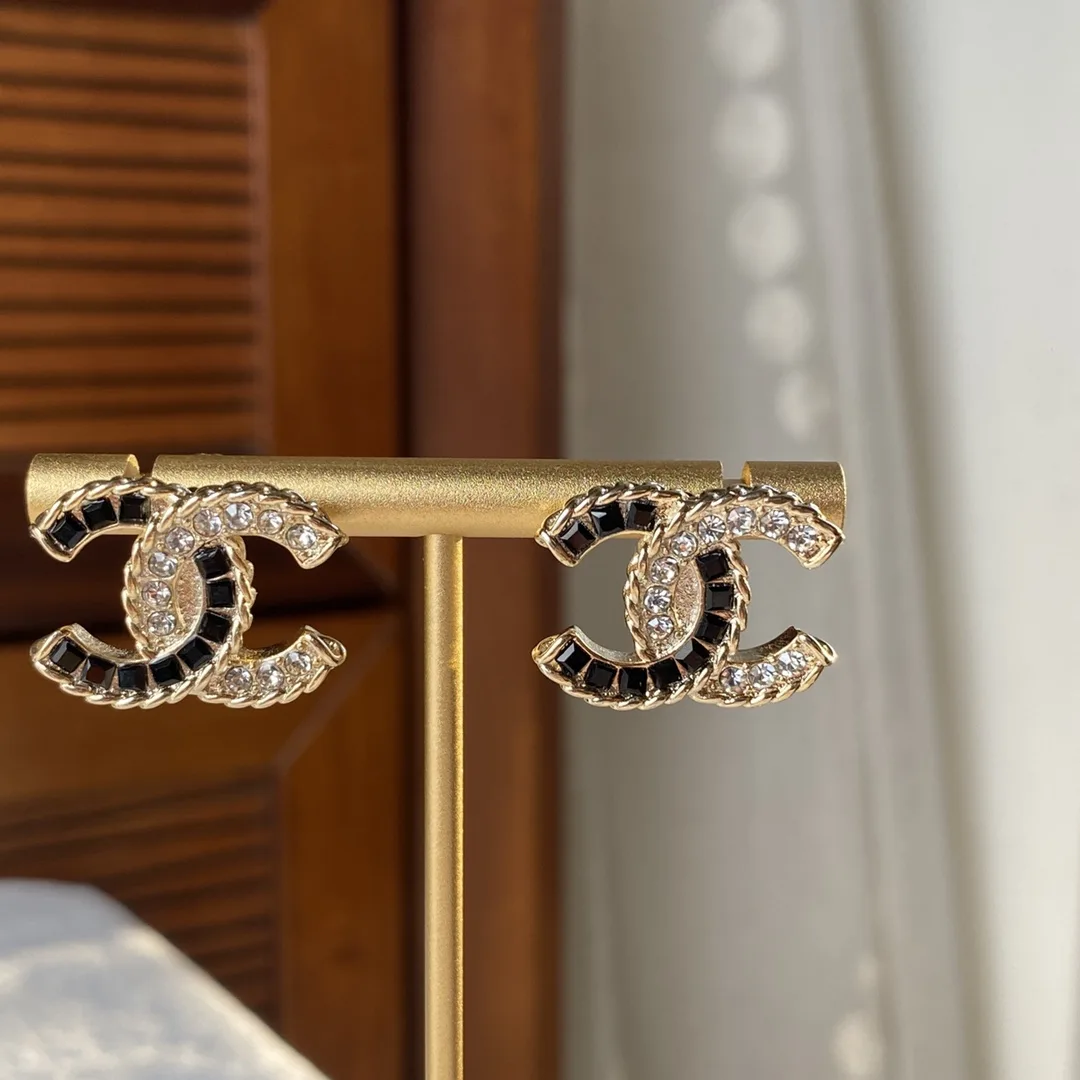 Spring Earrings Gold - Image 5