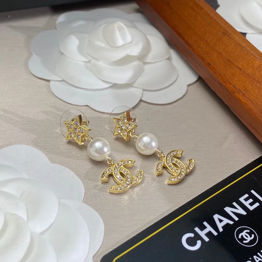 Chanel Star Earrings Gold - Image 3
