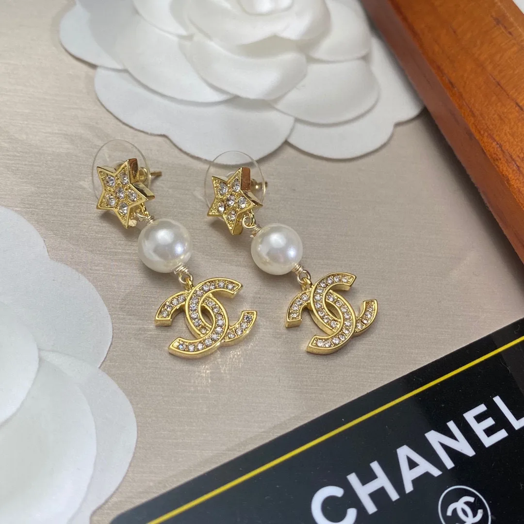 Chanel Star Earrings Gold - Image 4