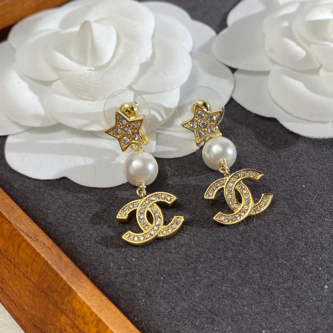 Chanel Star Earrings Gold - Image 5