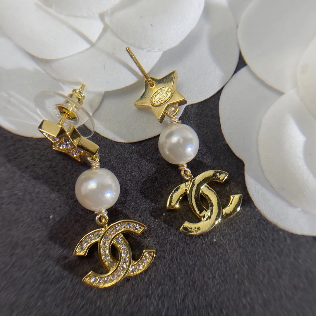 Chanel Star Earrings Gold - Image 6