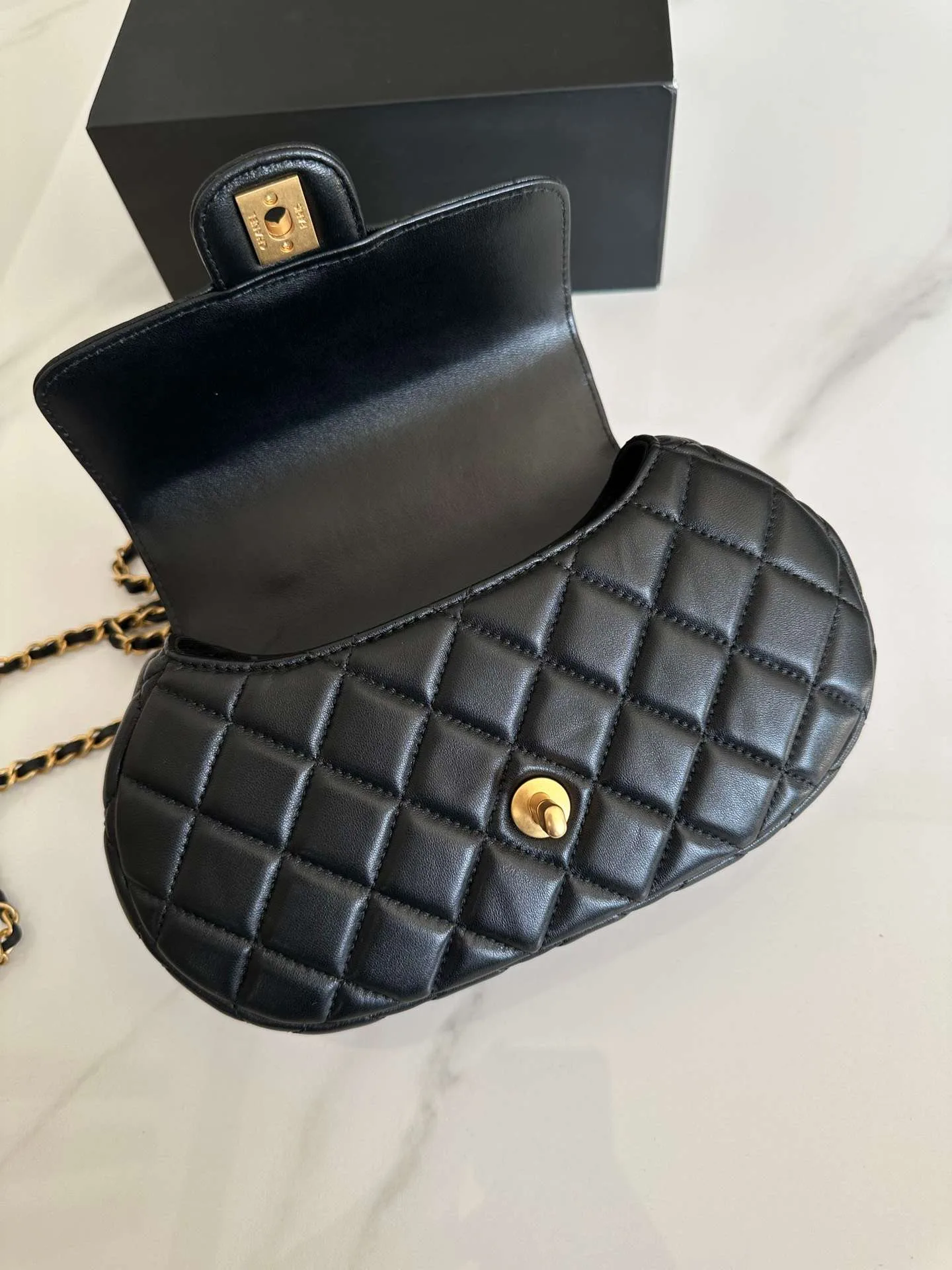 Chanel Bag With Top Handle Black / - Image 3