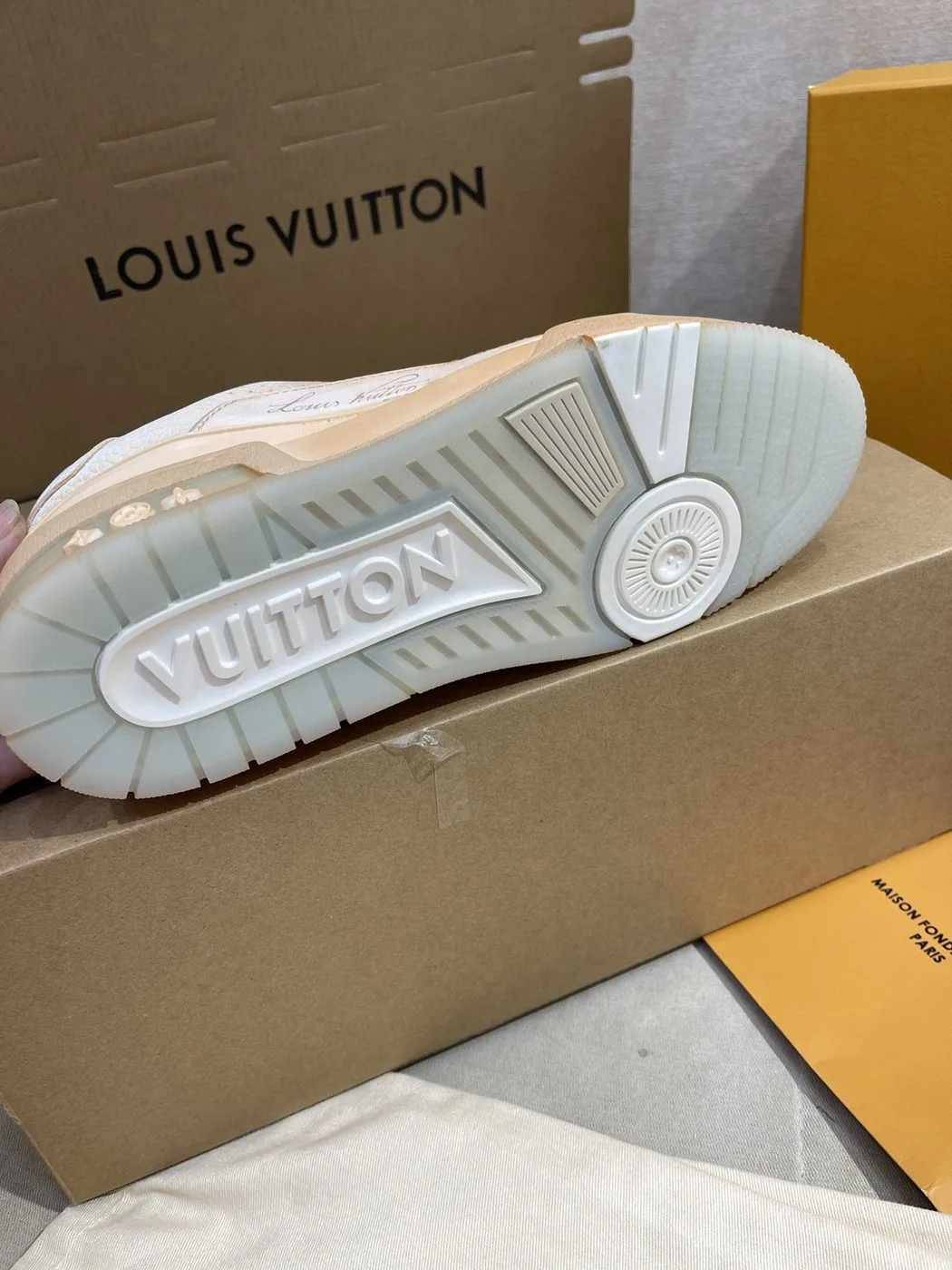 Louis Vuitton Trainer Sneaker LV Beige - Image 5