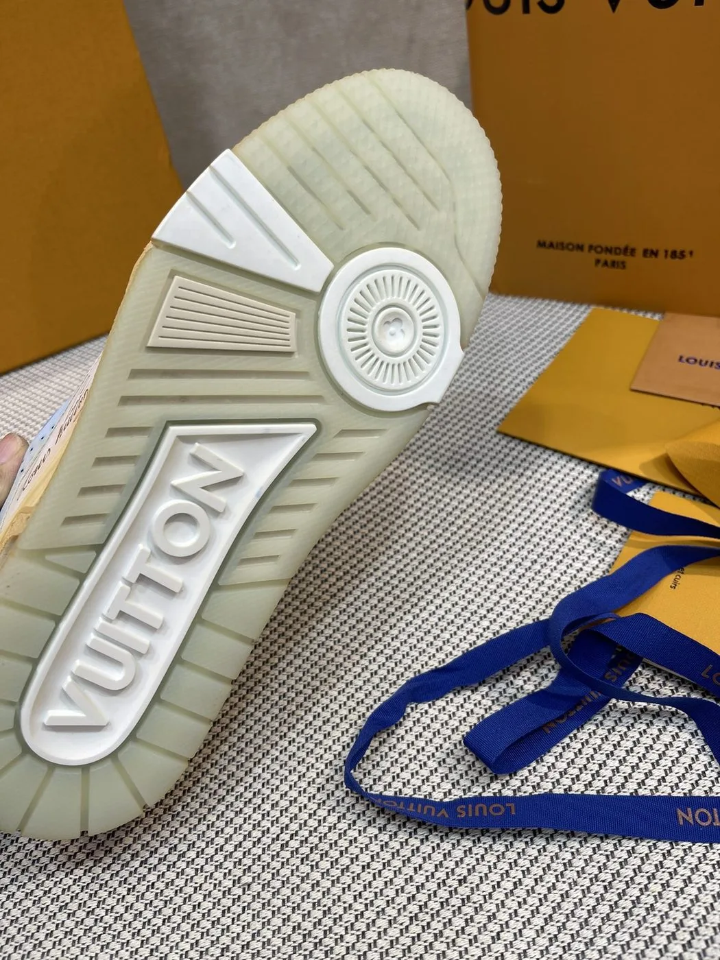 Louis Vuitton Trainer Sneaker LV Light Blue - Image 5