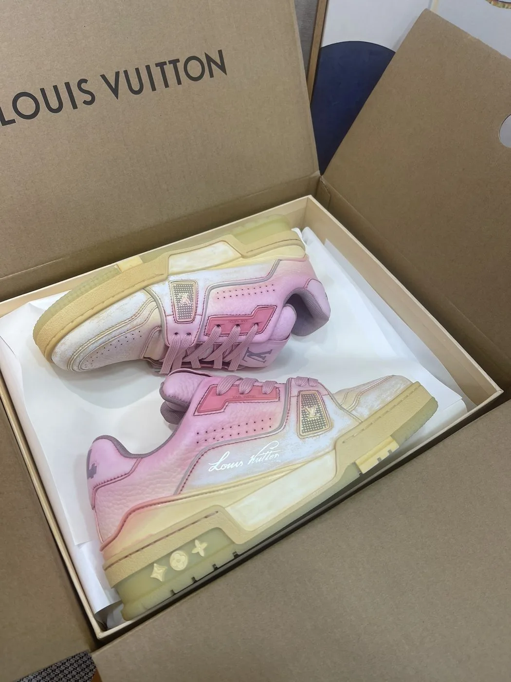 Alternative view of Louis Vuitton Trainer Sneaker LV Pink