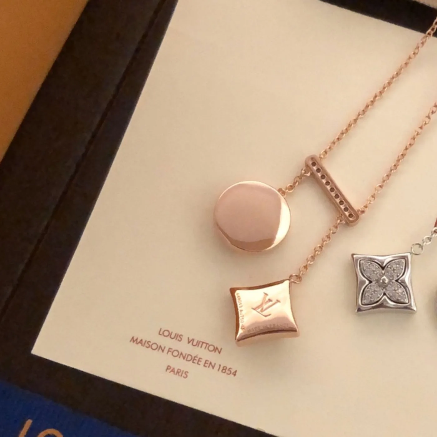 Louis Vuitton Two Blossom Necklace Pink Gold Tone - Image 5