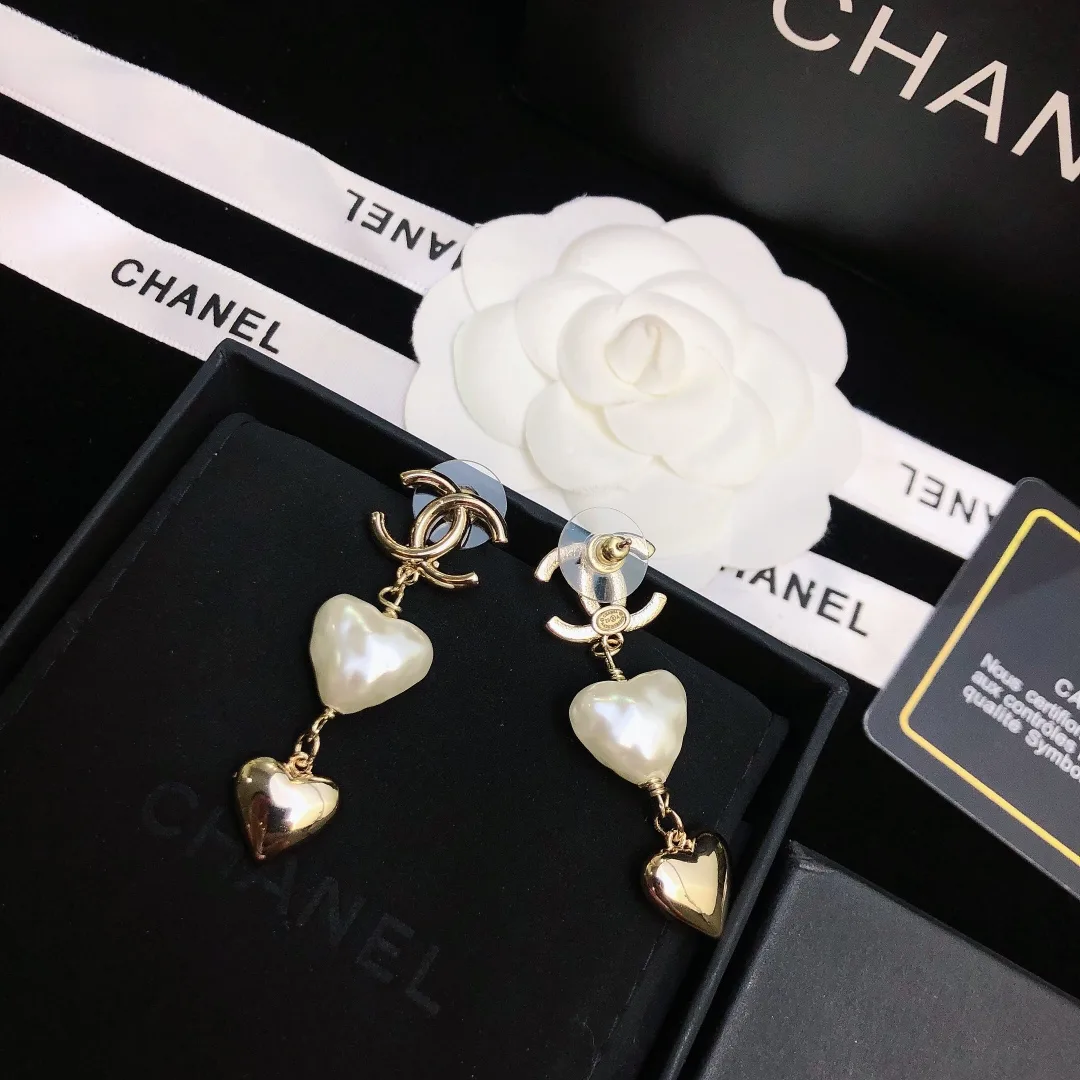 Chanel Two Hearts Links Earrings Gold Tone - Image 5
