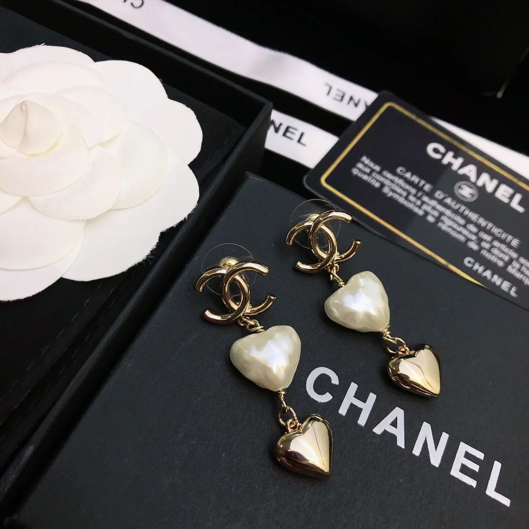Chanel Two Hearts Links Earrings Gold Tone - Image 4
