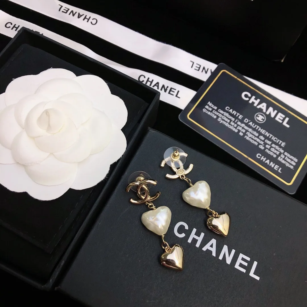 Chanel Two Hearts Links Earrings Gold Tone - Image 3