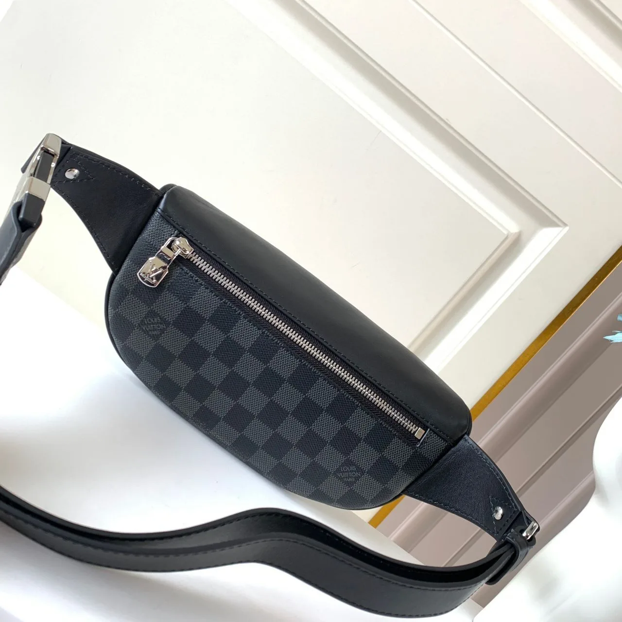 Louis Vuitton Campus Bumbag Damier Graphite Canvas - Image 3