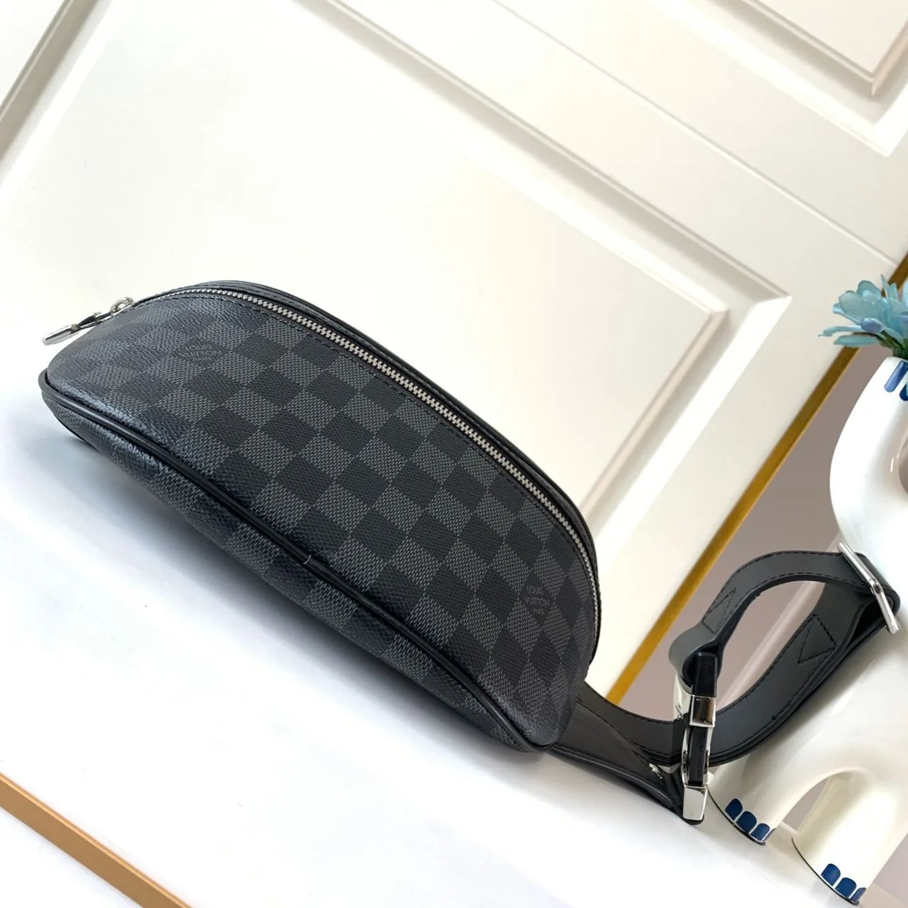 Louis Vuitton Campus Bumbag Damier Graphite Canvas - Image 5