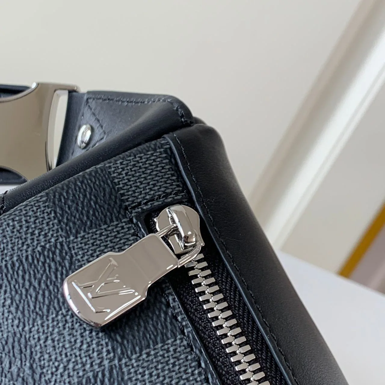 Louis Vuitton Campus Bumbag Damier Graphite Canvas - Image 8
