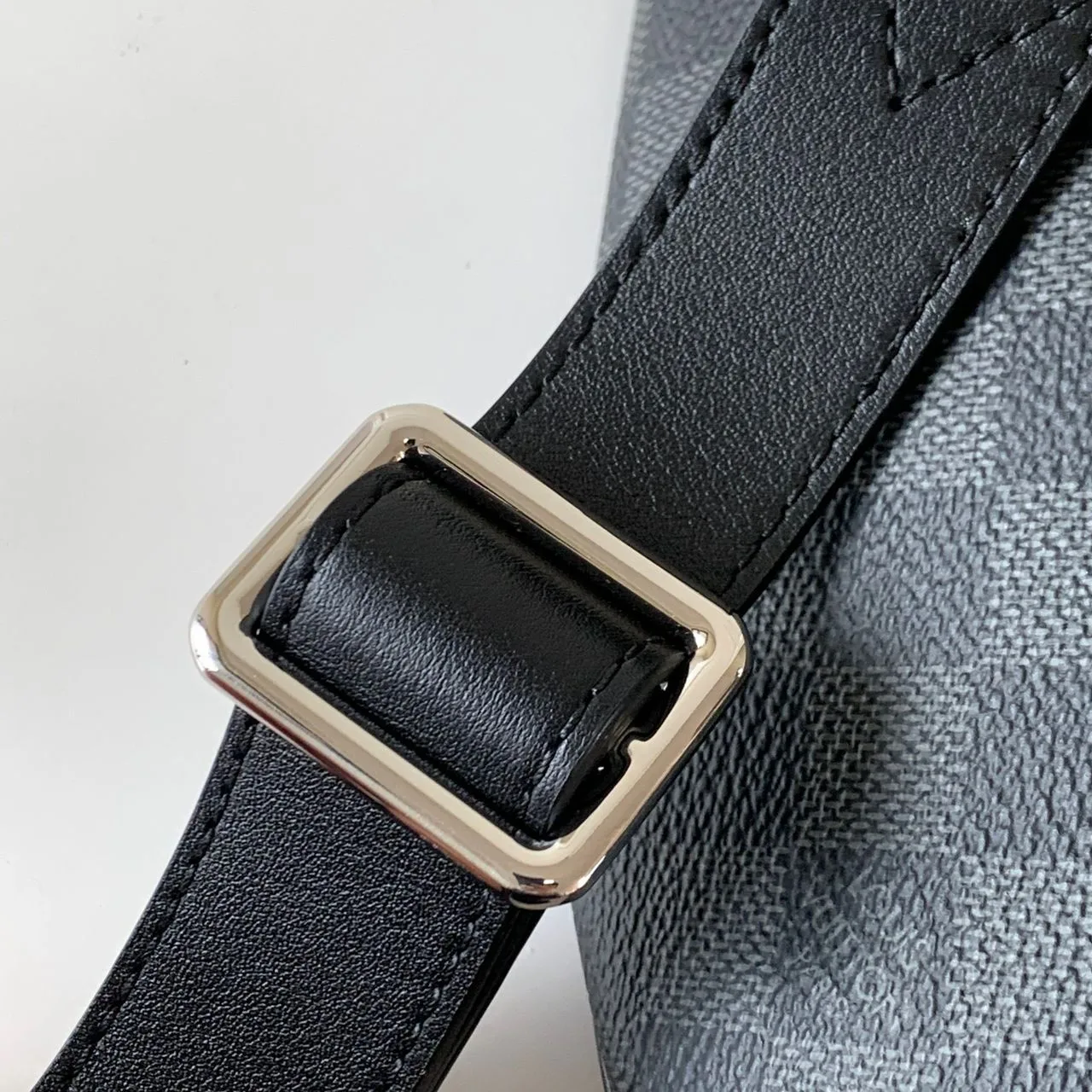 Louis Vuitton Campus Bumbag Damier Graphite Canvas - Image 9