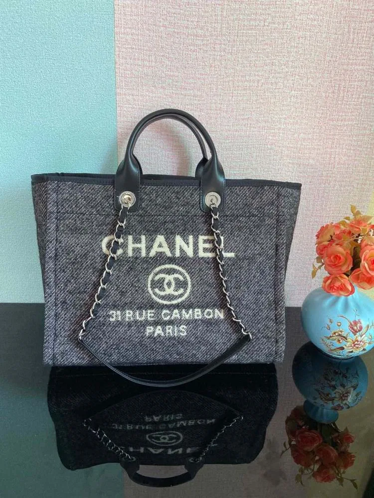 Alternative view of Chanel Shopping Large Tote Bag / Grey Silver Hardware